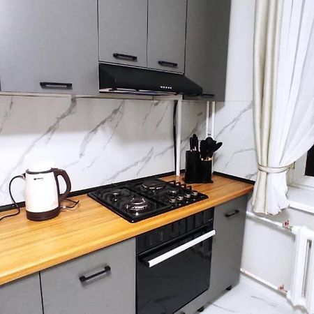 Apartment In Street Toktogula 77 บิชเคก ภายนอก รูปภาพ