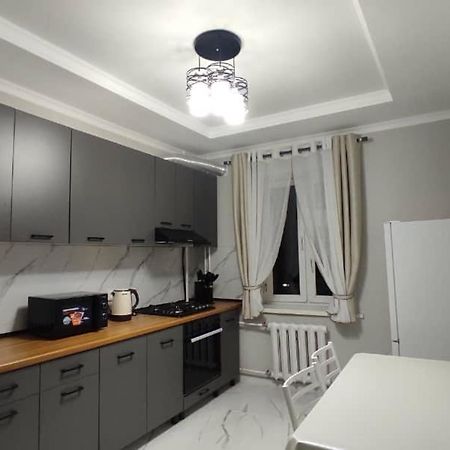 Apartment In Street Toktogula 77 บิชเคก ภายนอก รูปภาพ