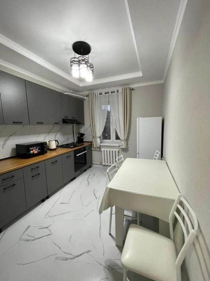 Apartment In Street Toktogula 77 บิชเคก ภายนอก รูปภาพ