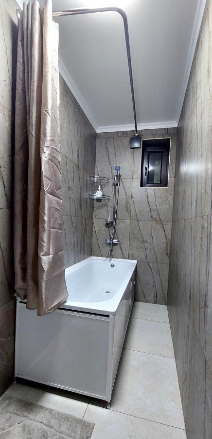 Apartment In Street Toktogula 77 บิชเคก ภายนอก รูปภาพ